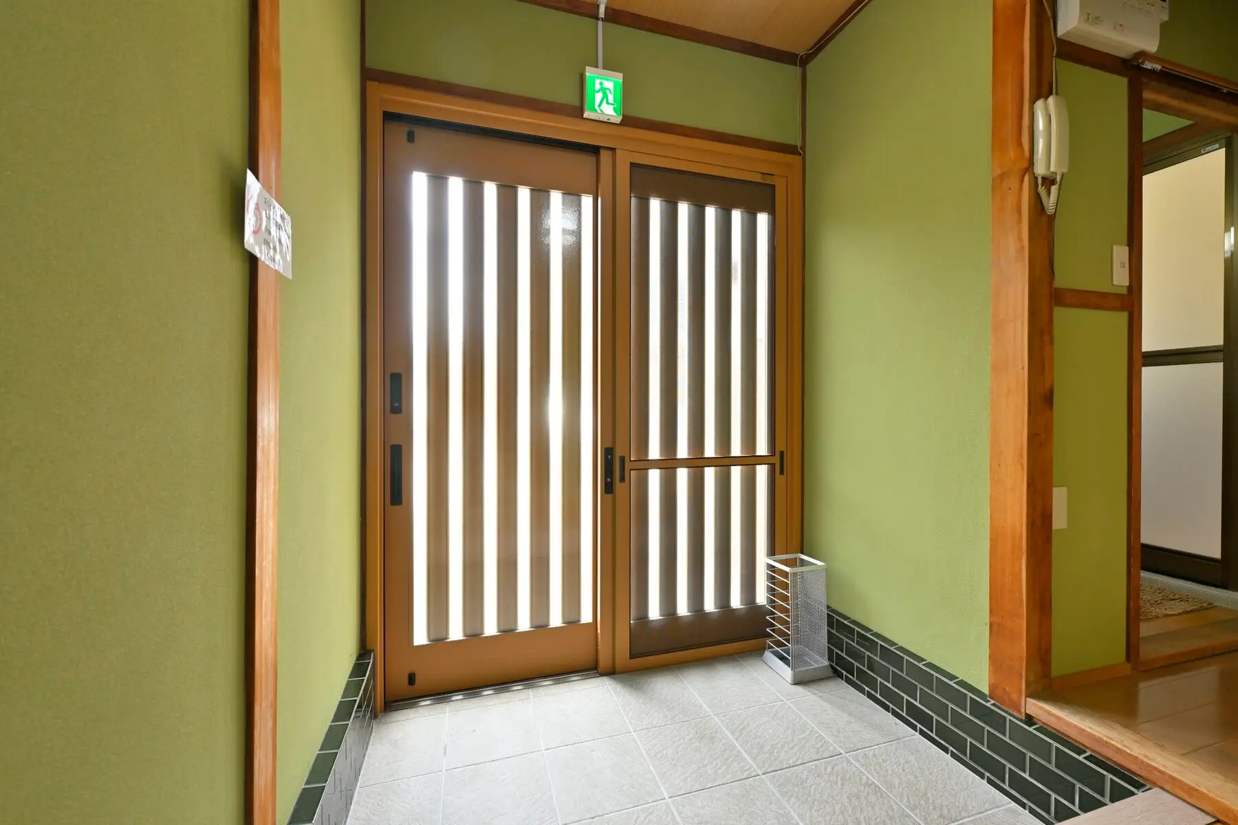 Open the door with the lockbox code. From 4pm.